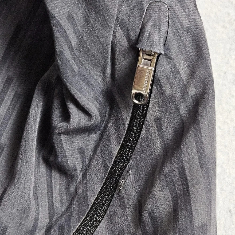 Lululemon Board Shorts Men's 36 Swim Trunks Unlined No Mesh Gray‎ Striped